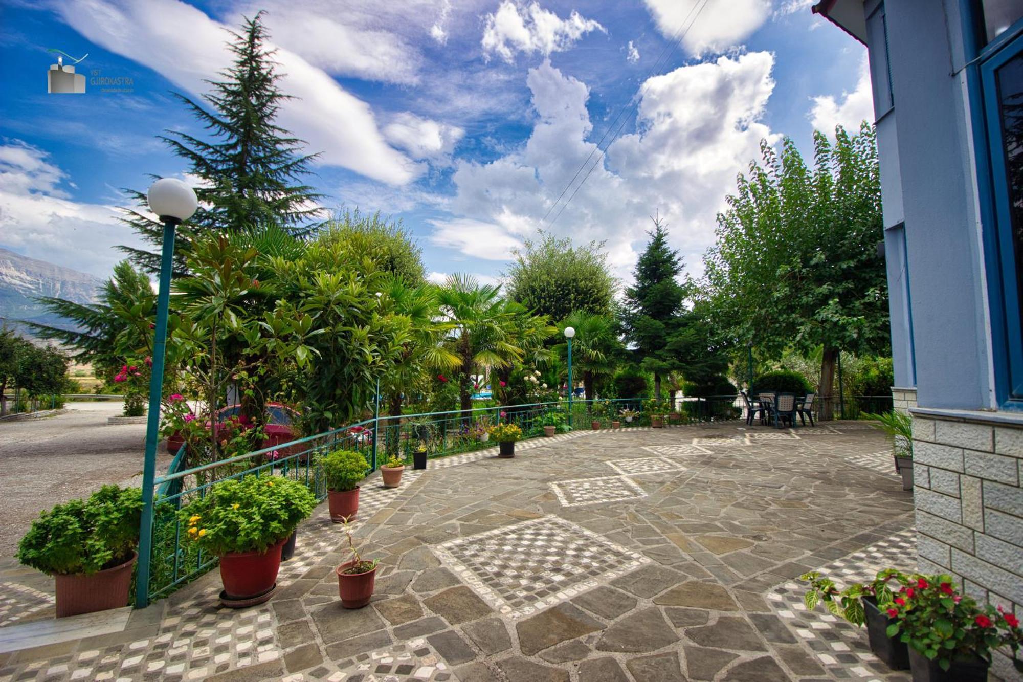Hotel Parku I Palmave จีโรคาสเตอร์ ภายนอก รูปภาพ